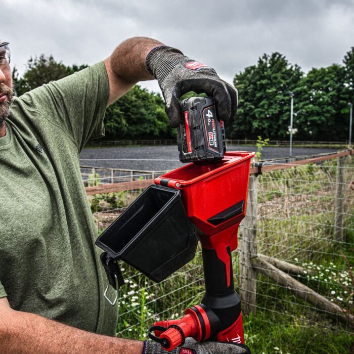 Milwaukee M18BLSWP-0 18V Hydropass Brushless Stick Water Pump with 1 x 3.0Ah Battery & Charger - Image 2