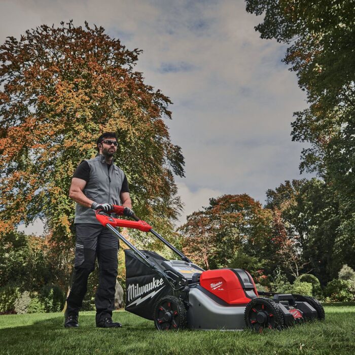 Milwaukee M18F2LM46-0 36V FUEL Brushless 46cm Self Propelled Lawn Mower with 2 x 6.0Ah Battery & Charger - Image 6