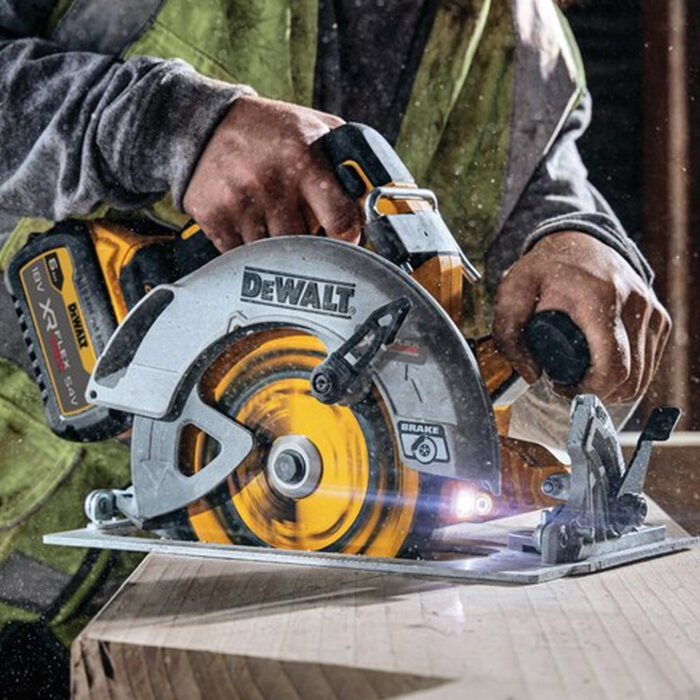 Dewalt DCS573NT 18V XR 190mm FlexVolt Brushless Circular Saw Body Only - Image 3