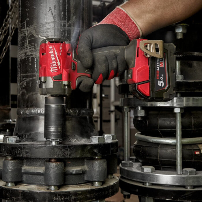 Milwaukee M18FIW2F38-0X 18V Fuel Brushless 3/8" Friction Ring Impact Wrench with 1 x 5.5Ah Battery Charger & Case - Image 4