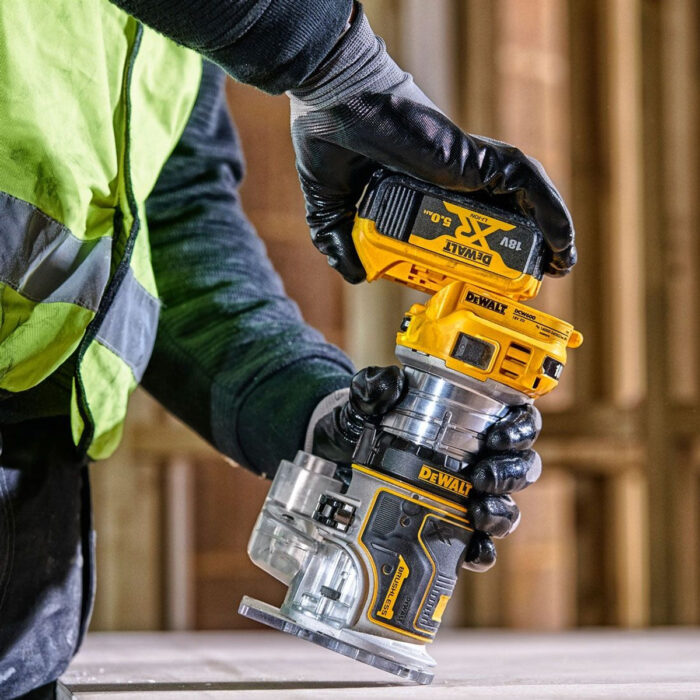 Dewalt DCW604NT 18V XR Brushless Router Trimmer with 2 x 4.0Ah Battery & Charger - Image 4