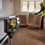 Dewalt DCLE14301GB-XJ USB 3 x 180 Degree Green Beam Laser Level Body Only with Case - Image 7