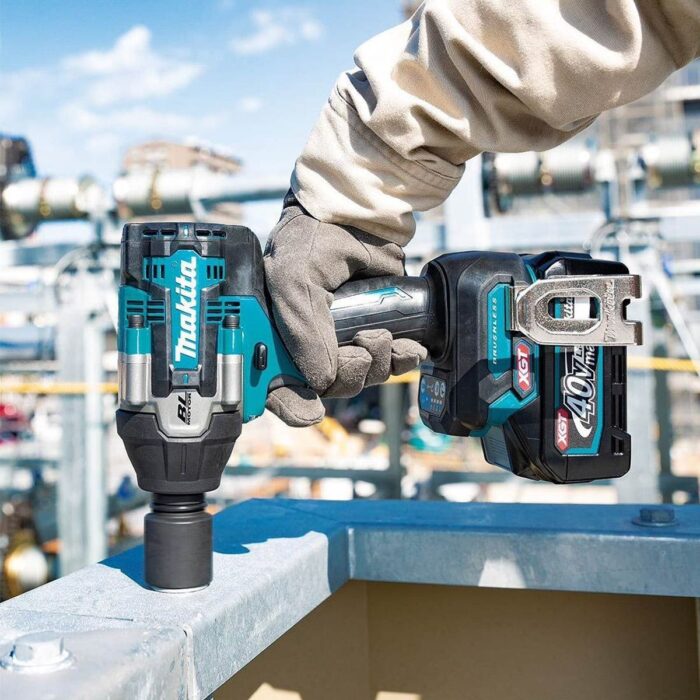 Makita TW007GD203 40V Max XGT Brushless 1/2" Impact Wrench With 2 x 2.5Ah Battery, Charger & Adaptor in Case - Image 4