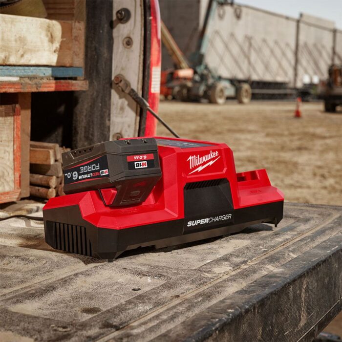 Milwaukee M18DBSC 18V 240V Dual Bay Super Charger 4932492532 - Image 7