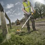 Dewalt DCM561P1S 18V Brushless Split Shaft String Trimmer with 1 x 5.0Ah Battery & Charger - Image 5