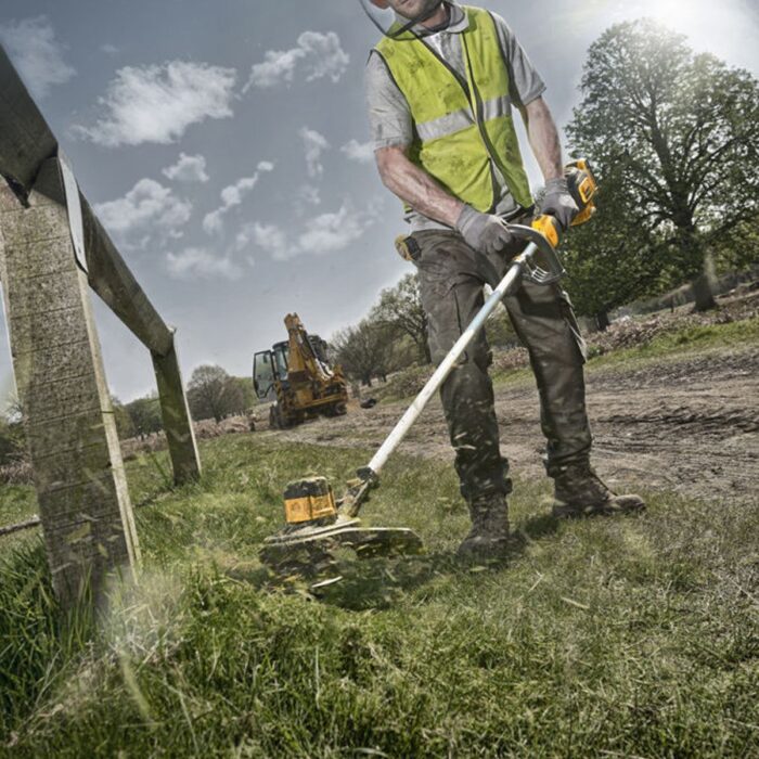 Dewalt DCM561P1S 18V Brushless Split Shaft String Trimmer with 1 x 5.0Ah Battery & Charger - Image 5
