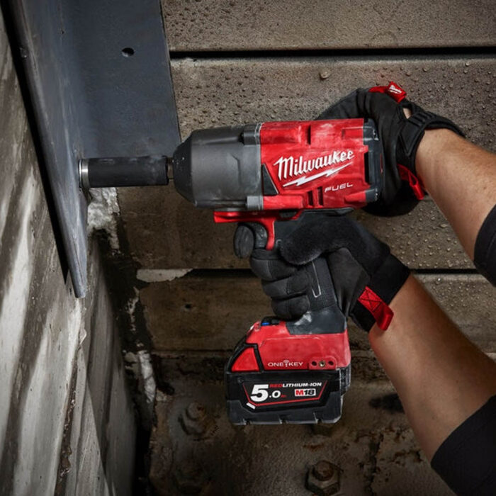 Milwaukee M18ONEFHIWF34-502B 18V FUEL 3/4" Impact Wrench with 2 x 5.0Ah Battery Charger & 3/4" Socket Set - Image 4