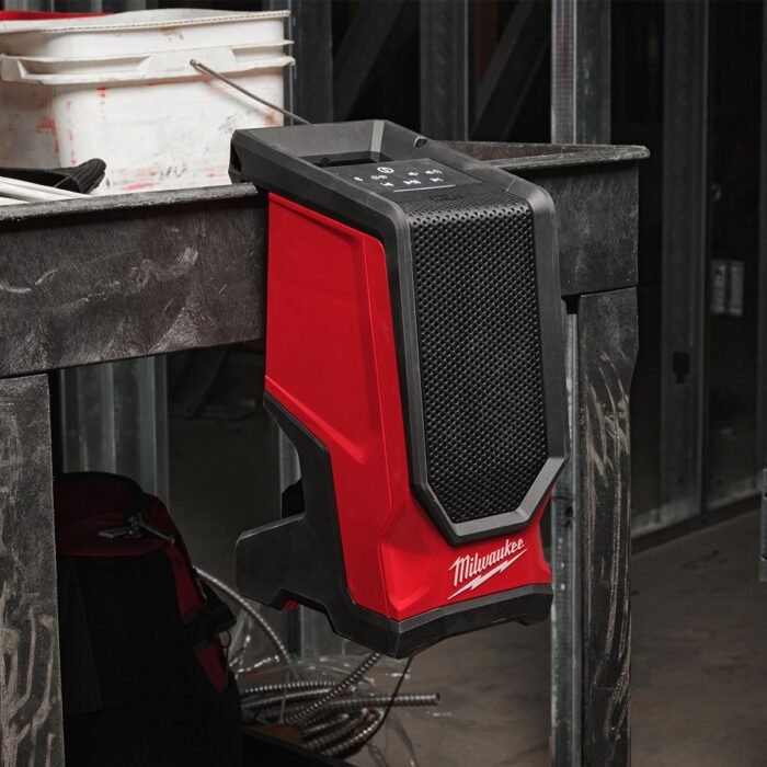 Milwaukee M18SPEJSG2-0 M18 18V Jobsite Speaker with 1 x 3.0Ah Battery & Charger - Image 6