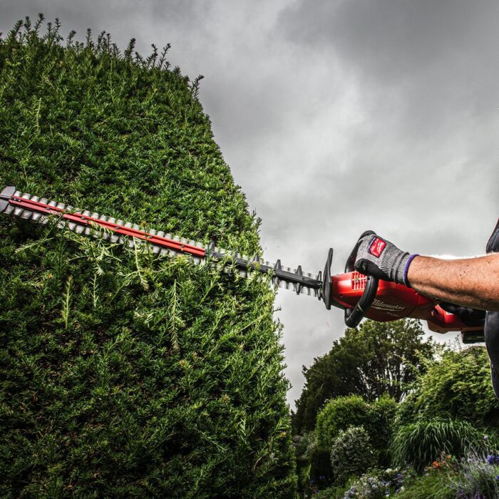 Milwaukee M18FHET60G2-0 18V FUEL Brushless 60cm Hedge Trimmer with 1 x 5.0Ah Battery & Charger - Image 8