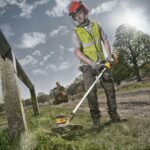 Dewalt DCM561PBS 18V XR Brushless String Trimmer with 1 x 5.0Ah Battery & Charger - Image 7