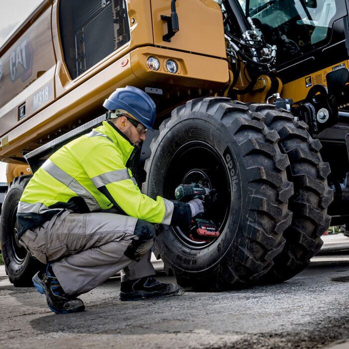 Metabo SSW 18 LTX 1750 BL 18V Brushless 3/4" Impact Wrench with 1 x 4.0Ah Battery Charger & Metabox - Image 5
