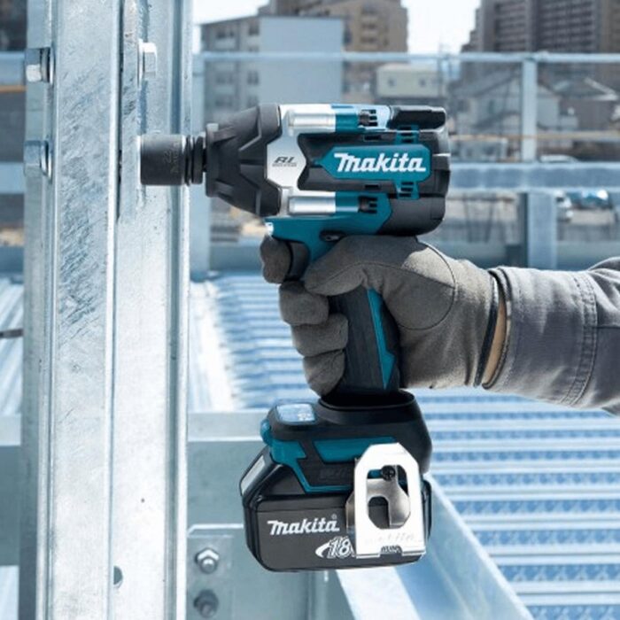 Makita DTW700RT 18V LXT Brushless 1/2" Impact Wrench with 1 x 5.0Ah Battery, Charger & Case - Image 3