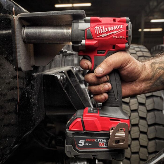 Milwaukee M18FIW2F12-0 18V Brushless 1/2" Impact Wrench with 1 x 2.0Ah Battery & Charger - Image 4