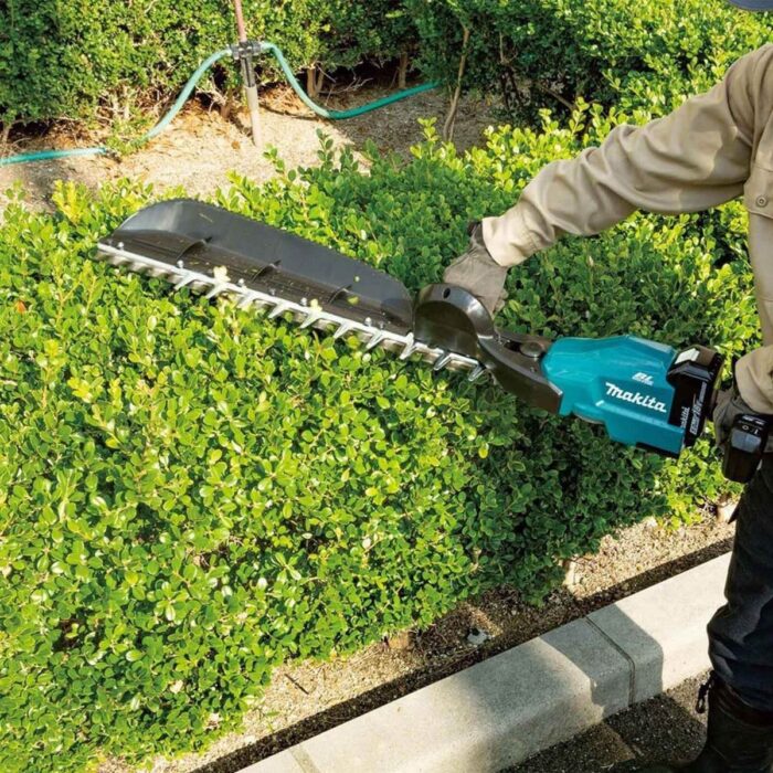 Makita UH014GD202 40v 40vmax XGT 75 cm Brushless Hedge Trimmer with 2 x 2.5Ah Batteries and Charger - Image 3