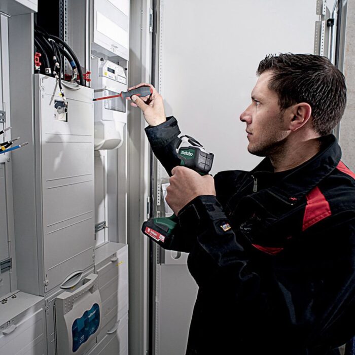 Metabo ULA 14.4-18 14.4-18V Portable LED Torch with 1 x 8.0Ah Battery & Charger - Image 7