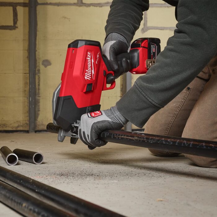 Milwaukee M18FPCS-0 18V M18 FUEL Brushless Steel Pipe Cutter with 1 x 5.0Ah Battery & Charger - Image 7