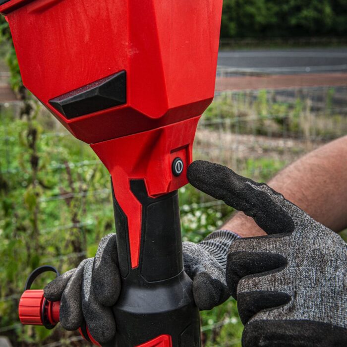 Milwaukee M18BLSWP-0 18V Hydropass Brushless Stick Water Pump with 1 x 3.0Ah Battery & Charger - Image 5