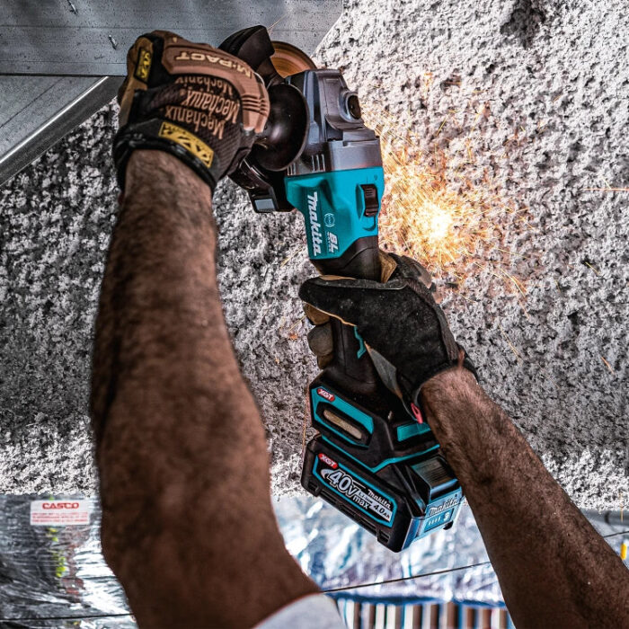 Makita GAG01M1 40V max XGT® Brushless Cordless 4‑1/2” / 5" Angle Grinder Kit, with Electric Brake (4.0Ah) - Image 5