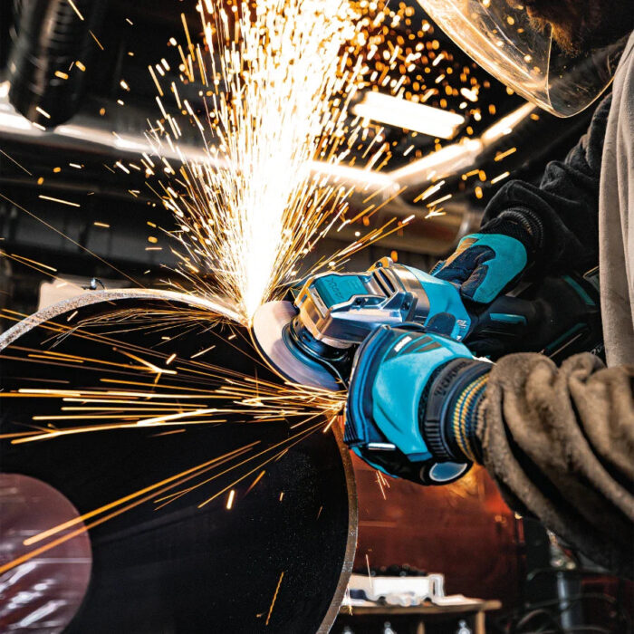 Makita GAG13M1 40V max XGT® Brushless Cordless 4‑1/2" / 5" X‑LOCK Paddle Switch Angle Grinder Kit, with Electric Brake (4.0Ah) - Image 5