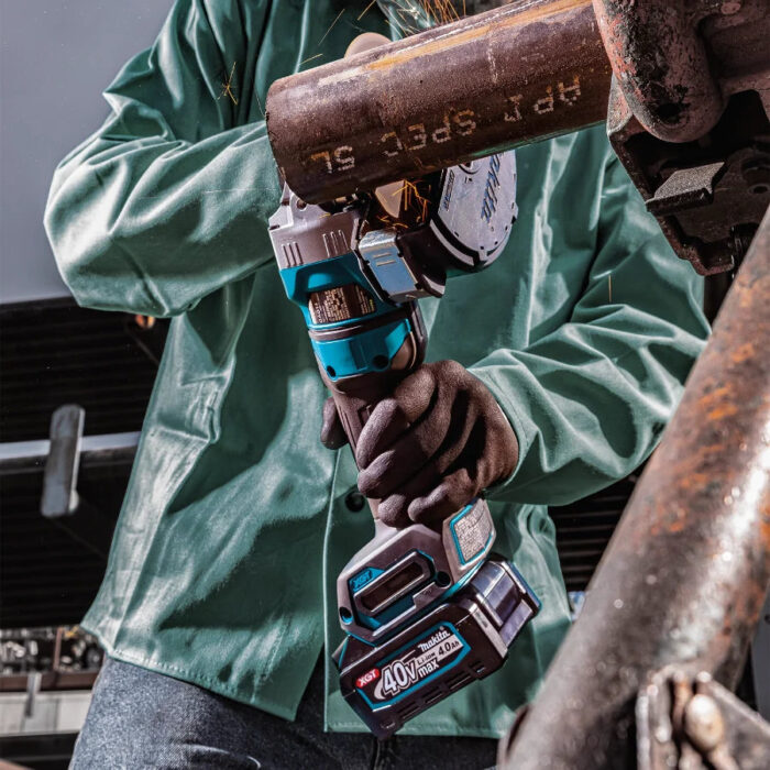 Makita GAG14M1 40V max XGT® Brushless Cordless 4‑1/2” / 6" Paddle Switch Angle Grinder Kit, with Electric Brake (4.0Ah) - Image 5