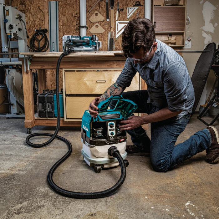 Makita GCV02PMU 40V max XGT® Brushless Cordless 2.1 Gallon HEPA Filter Dry Dust Extractor Kit, AWS® (4.0Ah) - Image 14