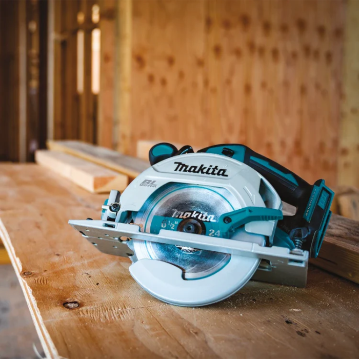 Makita XSH03Z 18V LXT® Lithium-Ion Brushless Cordless 6-1/2" Circular Saw + Free Item - Image 3