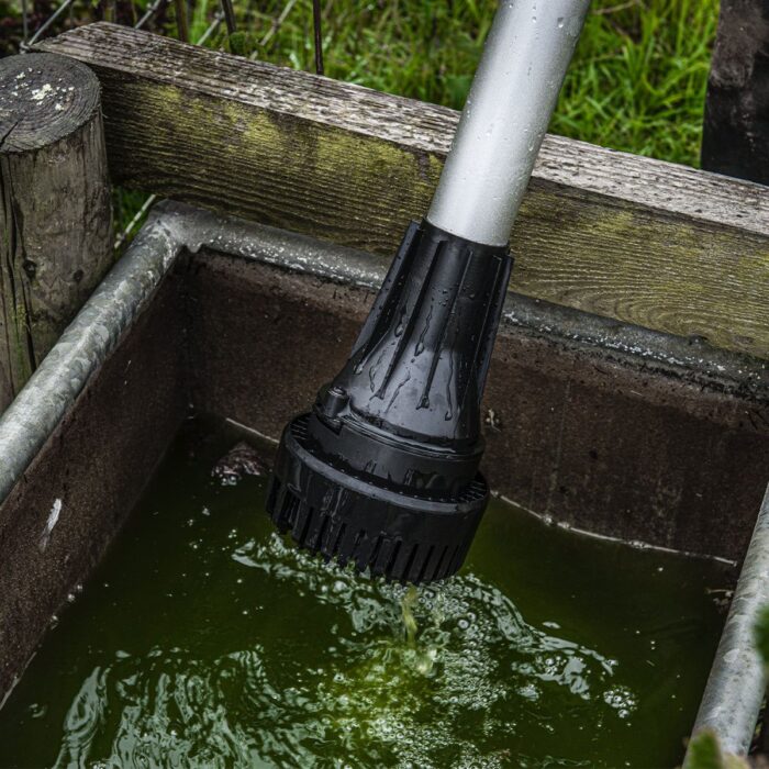 Milwaukee M18BLSWP-0 18V Hydropass Brushless Stick Water Pump with 1 x 3.0Ah Battery & Charger - Image 8