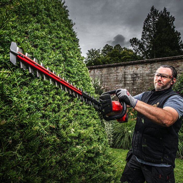 Milwaukee M18FHET60G2-0 18V FUEL Brushless 60cm Hedge Trimmer with 1 x 5.0Ah Battery & Charger - Image 9