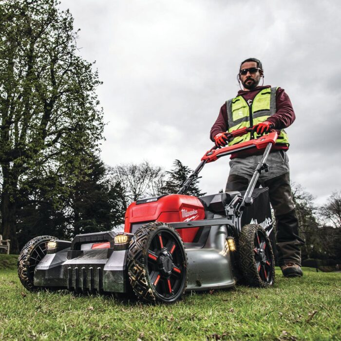 Milwaukee M18F2LM53-122 36V Fuel 53cm Self Propelled Lawn Mower with 2 x 12.0Ah Battery & Dual Bay Super Charger 4933499214 - Image 13