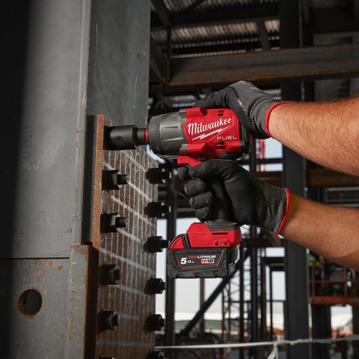 Milwaukee M18FHIW2F12-502X 18V Brushless 1/2" Impact Wrench with 2 x 5.0Ah Battery Charger & Case 4933492784 - Image 5