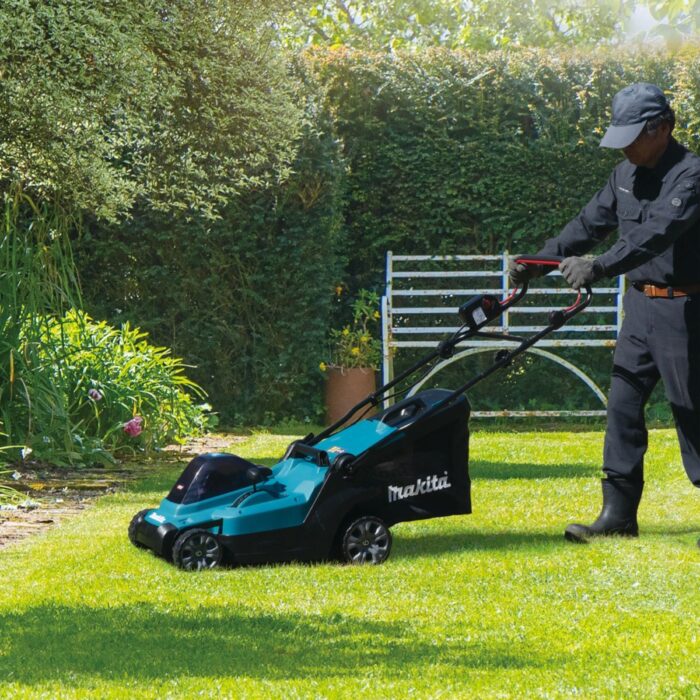 Makita LM003GZ 40Vmax XGT Brushless 380mm (15”) Lawn mower Body Only - Image 19