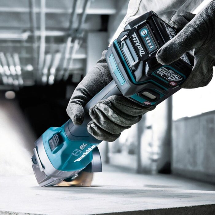 Makita GA004GZ01 40V Max XGT 115mm Brushless Angle Grinder Body Only With Carry Case - Image 7