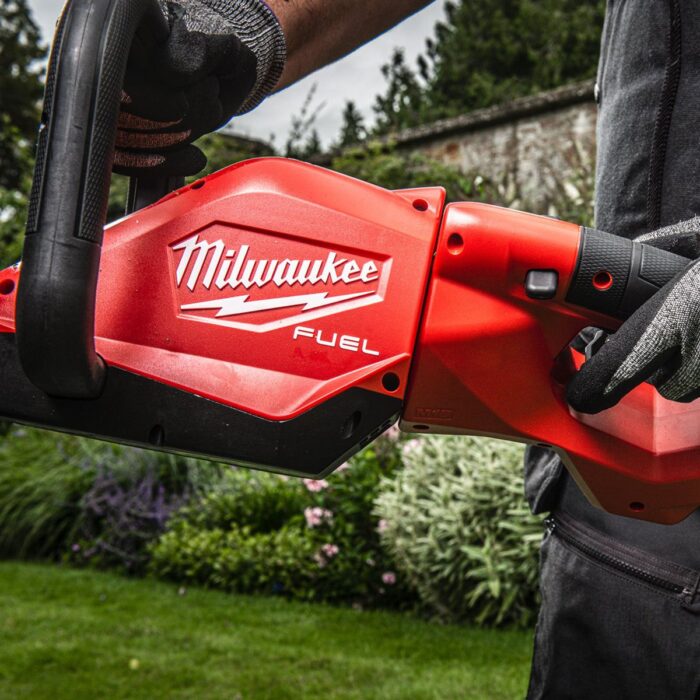 Milwaukee M18FHET60G2-0 18V FUEL Brushless 60cm Hedge Trimmer with 1 x 5.0Ah Battery & Charger - Image 7
