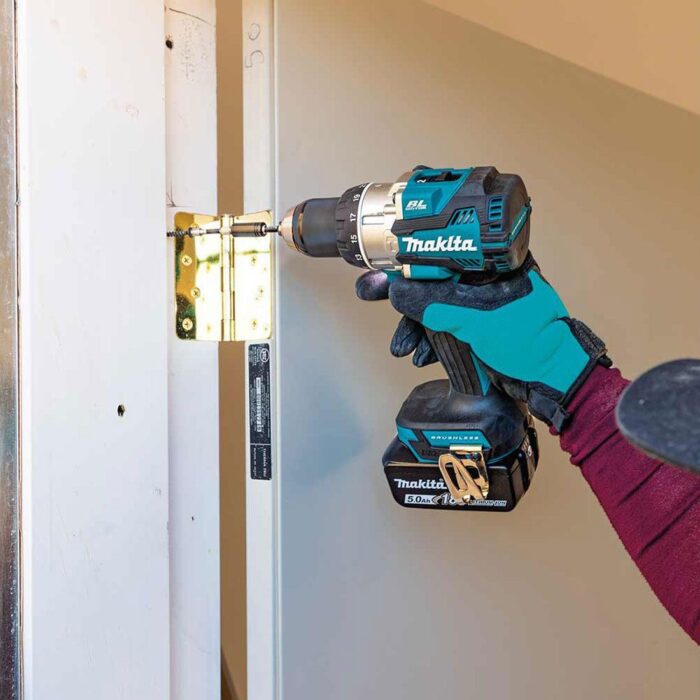 Makita DLX2507TJ 18V Combi Drill & Impact Driver With 2 x 5.0Ah Battery & 100 Accessory Set - Image 6