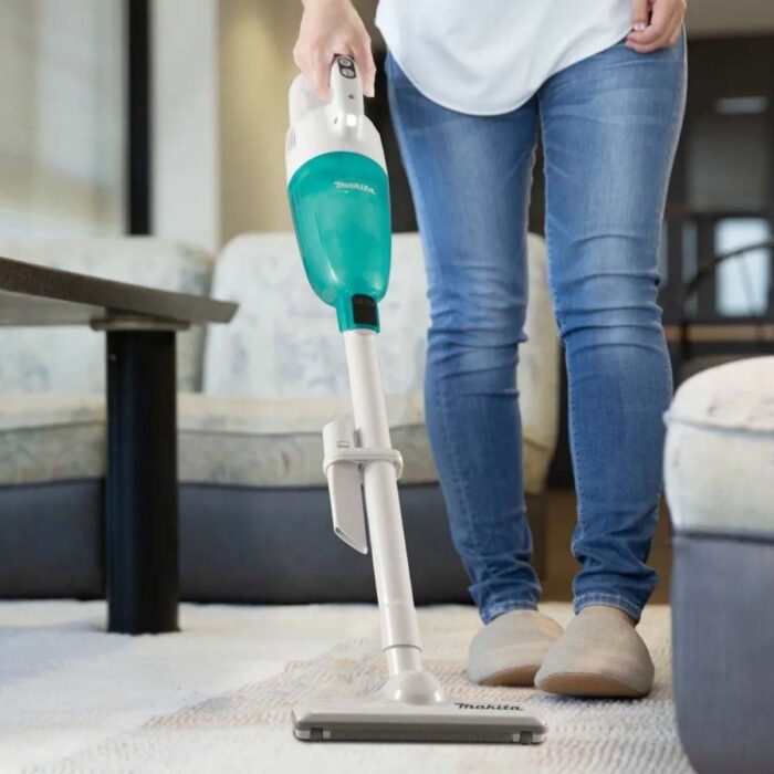 Makita CL117FDX2 12V max CXT Vacuum Cleaner Body Only - Image 2