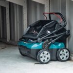 Makita UV001GM201 380mm 40V Max Brushless Lawn Scarifier With 2 x 4.0Ah Batteries & Charger - Image 10