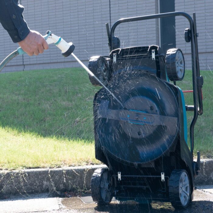 Makita LM003GZ 40Vmax XGT Brushless 380mm (15”) Lawn mower Body Only - Image 18