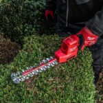 Milwaukee M12FHT20-0 12V Brushless 20cm Hedge Trimmer with 1 x 4.0Ah Battery & Charger - Image 8