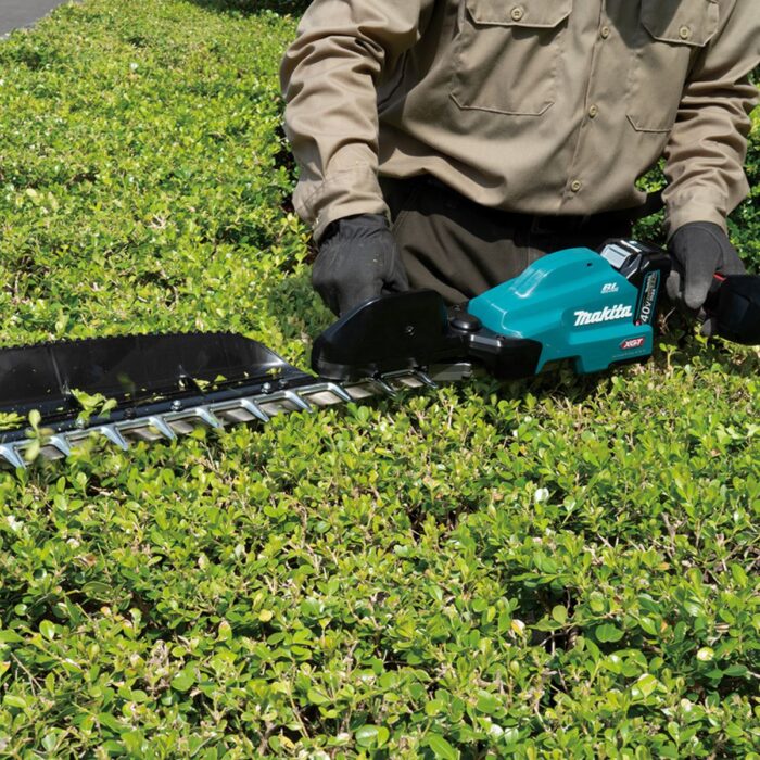 Makita UH014GD202 40v 40vmax XGT 75 cm Brushless Hedge Trimmer with 2 x 2.5Ah Batteries and Charger - Image 2
