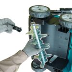 Makita UV001GM201 380mm 40V Max Brushless Lawn Scarifier With 2 x 4.0Ah Batteries & Charger - Image 17